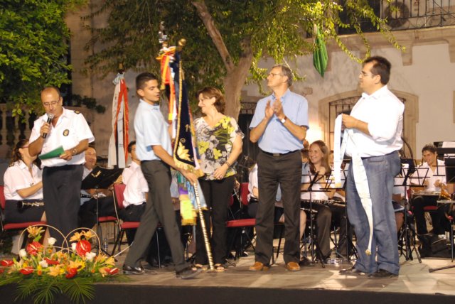 entregadelpendnporlaconcejaladeculturagemmagarridoyelalcaldeantoniojess.jpg