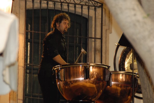 percusinmoratalla.jpg